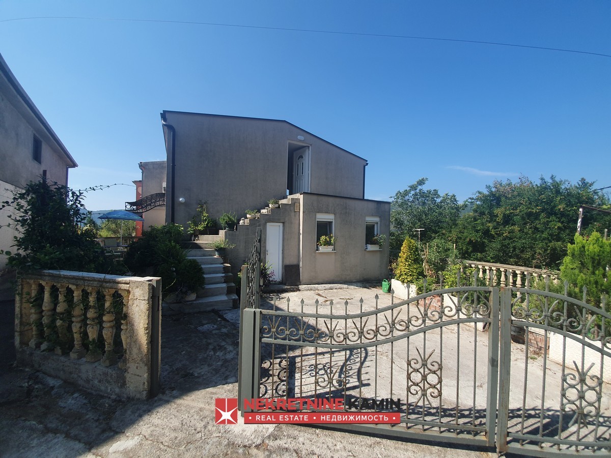 Multi-Unit House with Two-Bedroom and One-Bedroom Apartments, Lastva Grbaljska